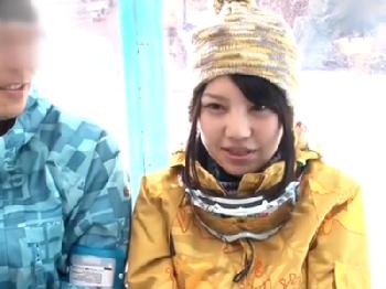 農家の娘の天然系激烈可愛い彼女は疑うことを知らずに『あの車』に乗車してしまう素人美少女ロリマッサージのエロ動画