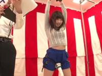 素人さんの両手を拘束して電マを固定し追加でイタズラ即ファック巨乳美少女お姉さん顔射のエロ動画