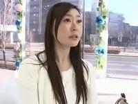 「ちょ…待って」美人奥様がマジックミラー号で半ば強制的に的にハメられる!巨乳素人人妻のエロ動画