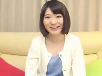 ナンパに捕まってしまったミニ系妻が強引に寝取られ中出しSEXされて本気絶頂絶頂昇天ロリ人妻のエロ動画