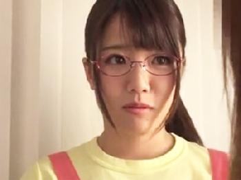 夫と夜の生活が上手く行ってない巨乳の保育士が園児の父親と中出し密通交尾三昧美少女人妻パイズリのエロ動画