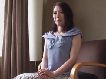 「ストレス溜まってて‥W」セレブな素人主婦が簡単にJAV出演→他人棒でマジ絶頂W巨乳人妻熟女ナンパのエロ動画