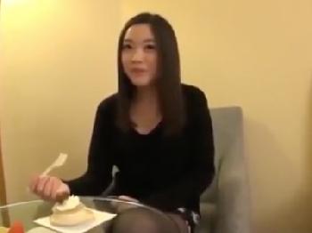 細いのにガチ巨大オッパイのガチ上玉素人娘！ホテルに連れ込み即ずぼ撮り性交！巨乳美少女お姉さんハメ撮りナンパのエロ動画