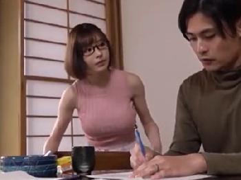 尻穴ほじりファックでメロメロにされるお姉さん素人めがねアナルのエロ動画