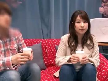 新春のエロエロ企画で友人以上恋人未満の二人が中出しSEXでカップル成立素人お姉さんのエロ動画