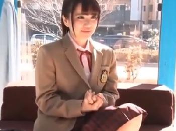 アンケートと称してナンパした女子校生に容赦なく精液ぶっかけ！素人美少女のエロ動画