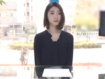 アナウンサーの卵な神スタイル美形お姉さんをエロ面接→悪戯して好感触だったので男根挿入W痴女顔射のエロ動画