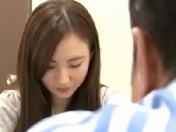 「あなた…ゴメンナサイ…」万引きバレた奥様がローソン店主の男性器に完堕ちW巨乳人妻のエロ動画