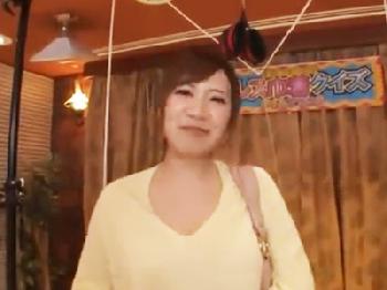 巨大乳房美形少女がチャレンジエロ企画失敗でパンツ丸見えにされハメられちゃう巨乳素人美少女ナンパのエロ動画