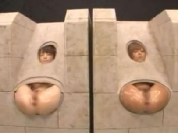 壁に埋め込まれてしまったきれいなお姉さんコンビが精子便器扱いで屈辱アクメ巨乳アナルのエロ動画