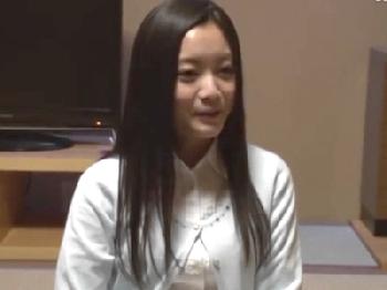 『声出ちゃうッ』陰茎を挿入されながら接客する素人女子大生美少女露出のエロ動画