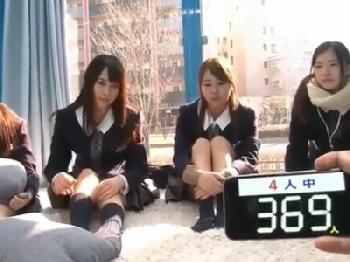 修学旅行中の女子校生たちとエッチなエロ企画で乱交パーティ！素人美少女ロリナンパのエロ動画