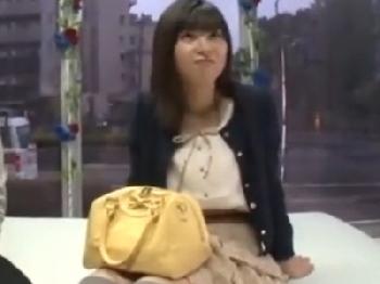 男友人とカメラの前でファックしちゃった素人娘お姉さん盗撮のエロ動画