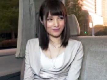 超キュートな童顔ミニ系顔！ナンパ師に口説かれた幼妻が出来心で‥素人人妻中出しハメ撮りのエロ動画