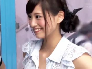 芸能人みたいなルックスの美形お姉さん2人が童貞クンを優しく筆おろし!巨乳素人美少女痴女ハメ撮り3Pのエロ動画