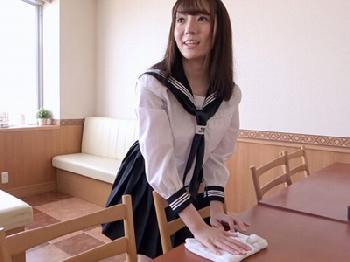 こんな幼い顔してFカップ！絶倫店長に挿入されたアルバイト女子校生巨乳パイズリ小花のんのエロ動画