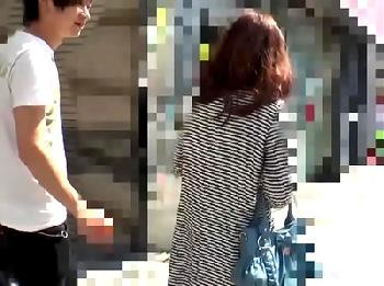 若いイケメンにナンパされて気を良くしたオバさん様→久しぶりのSEXにお股ゆるゆる中出しW素人熟女マッサージのエロ動画