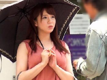 夫と仕掛け人に騙されて魔が差した素人奥さんの不貞を隠し撮り巨乳人妻ナンパ盗撮のエロ動画