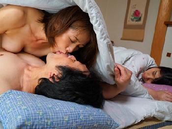 四六時中、娘婿の巨大ペニスが欲しくて逆夜這いする義理の母巨乳痴女人妻近親相姦友田真希のエロ動画