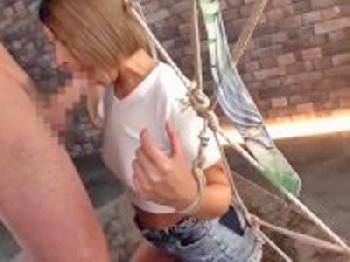 スパイダー拘束したギャルにギン勃ちペニスを押し付け陵辱巨乳3Pのエロ動画