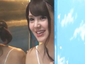 密着マッサージで我慢の限界で友人男女の大学生がガチ交尾に発展素人美少女水着中出し盗撮のエロ動画