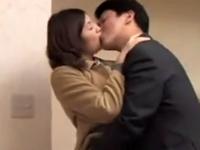 夫を裏切った専業主婦の末路！他人男に犯され寝取られファック 巨乳痴女人妻のエロ動画