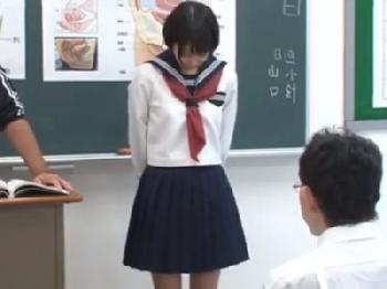 工業校の女子生徒は中出し用の精子便器になる定めですW素人女子校生美少女レイプ乱交のエロ動画