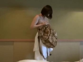 ガチ素人との個人撮影が流出→バレー部のユニフォームに着替えさせてコスプレ本番ハメ撮り巨乳のエロ動画