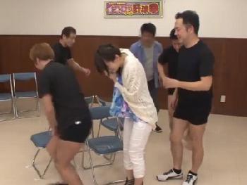 イス取りゲーム野球拳！一般カップルが参加して脱ぐものがなくなった彼女が…素人美少女乱交のエロ動画