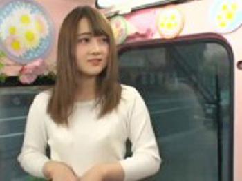 MM便にナンパされ素股で火がつきデカチンを挿入される女子大生素人美少女のエロ動画