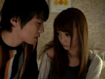 細身なギャル彼女が彼氏の友人に弱み握られてスワッピングハメロリフェラ七咲楓花のエロ動画