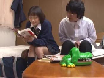 後輩に頼み込まれてパコ了承→中出しされちゃう女子校生先輩素人美少女のエロ動画