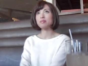 不貞サイトで知り合った素人奥さんとホテルで生々しいハメ撮り！人妻顔射のエロ動画