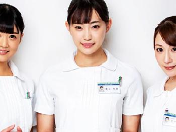 射精したくて我慢できない絶倫イチモツをサポートしてくれる看護師達美少女お姉さん看護婦フェラ手コキのエロ動画