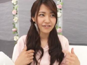 清潔感あふれる女子大生にインタビューしていきなり巨大チンポ見せてマンぐり返し挿入素人美少女のエロ動画