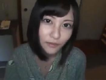 黒髪ショートヘアの童顔娘とのお泊りハメ→精液ぶっかけフィニッシュ巨乳美少女ロリのエロ動画