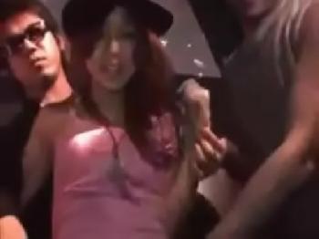クラブでトランス状態のパリピギャルが複数チンポから大量にぶっかけられる巨乳素人痴女顔射ハメ撮りナンパのエロ動画