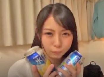1人飲みしてた美形少女をナンパしてほろ酔いハメ撮り交尾素人美少女のエロ動画