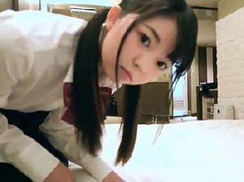 変態すぎる童顔カワ制服娘が自らカメラセッティングしてマゾ交尾素人女子校生美少女ロリ痴女顔射ハメ撮りのエロ動画