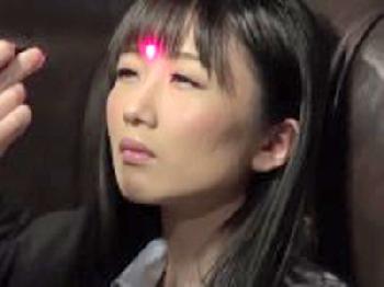 「ペニス気持ちいい～！」女子アナが催眠術で肉棒を咥え生ハメお姉さんパンスト顔射大槻ひびきのエロ動画