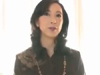 もう長年ご無沙汰な中年女妻が数年ぶりのペニスで中出しされて腰砕け人妻熟女のエロ動画