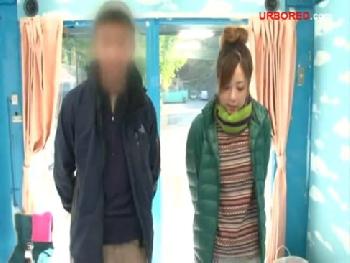 悪党マッサージ師が素人娘を否応なく発情→生姦して中出しする一部始終を隠し撮りナンパ盗撮のエロ動画