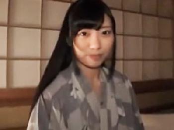 温泉旅行で黒髪ロングの清純清楚系美形少女を浴衣のまま和室でセックスし倒す!巨乳美少女顔射ハメ撮りのエロ動画