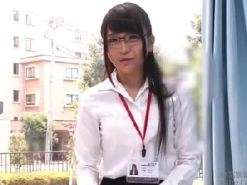 お淑やかかと思いきや舌を出してだらしないアヘ顔を披露してしまうメガネっ娘S〇D社員素人お姉さん痴女OLめがねハメ撮り加藤もも...