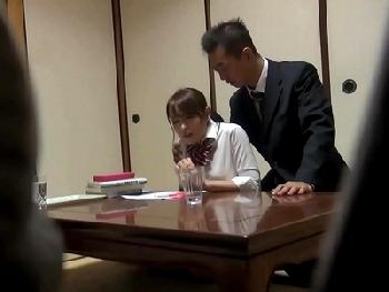 全て家庭教師に仕組まれた罠だった…家中に隠しカメラを仕込まれ媚薬調教される母子の親子丼!女子校生ロリ人妻3P盗撮のエロ動画
