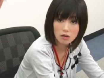 上司の浮気相手とやってしまうという略奪感と背徳感が入り混じったオフィスパコOL顔射のエロ動画