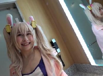 『撮らせてあげてるんだよ…みたいなとこはある…』高飛車系レイヤーが男たちに囲まれて6P大乱交素人美少女ロリコスプレ中出しのエ...