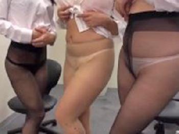 ランジェリーメーカーWAKOSUKEのOLたちが自社のパンスト履いて同僚たちと乱交パコ巨乳お姉さんのエロ動画