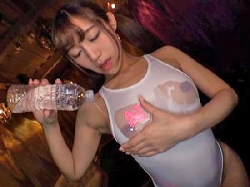 可愛い顔してド淫乱な美形少女がスクール水着着衣H美少女星奈あいのエロ動画