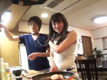 即席カップルエロ企画で紐で男女を繋げて生活させたら何時間でパコるのか検証素人お姉さん盗撮のエロ動画